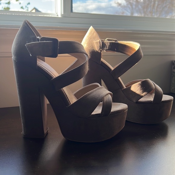 Platform beige suede high heel sandal - Picture 2 of 4